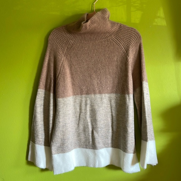 NWT Net.153 Color Block Long Sleeve Turtleneck Tunic Length Sweater Size M/L - Picture 1 of 3
